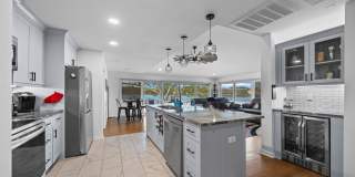 100 Bayou Point Gallery 16