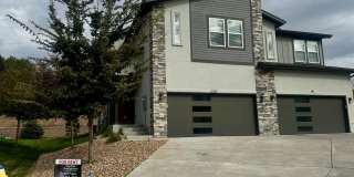 Modern Like New 3 Bedroom Townhome Gallery 1