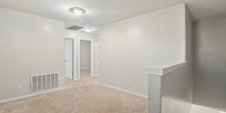 1748 N LOGAN Lane Gallery 25