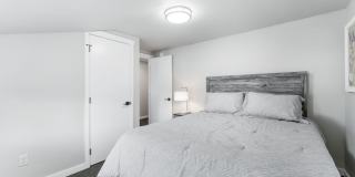 FURNISHED HOUSE! Short or Long Term! Large Newly Renovated Fully Furnished Modern 5 Bedroom Home with 3 Separate Living Rooms! Gallery 25