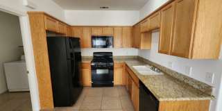 Beautiful 2 bedroom / 1 bathroom unit with all APPLIANCES included Gallery 6