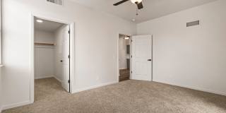 Sterling Oaks Luxury Apartments Gallery 32