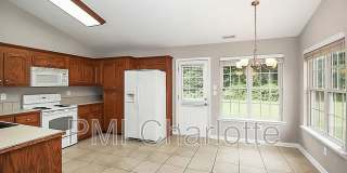 Room in 3 Bedroom Home at Ridge Ave Gallery 20