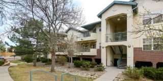 Top-Floor Serenity: Bright & Modern Fully Furnished Boulder Retreat Gallery 5