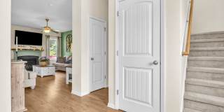 4 bedroom 2.5 bathroom home close to beaches, shopping, and Marine Corps Bases. Gallery 12