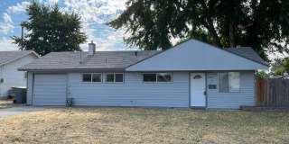 Remodeled Rambler for Rent! New Floors, New Bathroom, Fully Fenced Yard, Pets Welcome! Gallery 1