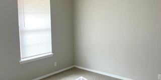 913 Royal Ln Gallery 11