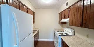2 Bedroom Upstairs Condo Located off College & Perkins Gallery 1