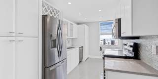 2800 E Sunrise Boulevard Gallery 21