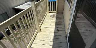 Spacious 2 bedroom/1 Bathroom End Unit Upstairs Condo. Gallery 20