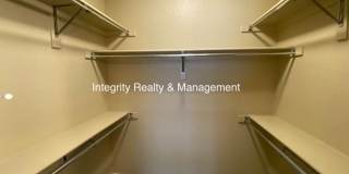 2 Bed/2.5 Bath, 2097 Sqft - 2620 W Front View Cres Dr Gallery 21