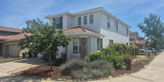 Beautiful 4 Bedroom 2.5 Bath with loft Gallery 3