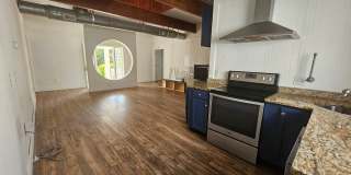 3 BD / 2 BA Unfurnished - One block to the beach Gallery 5
