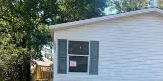 Spacious 4-Bedroom/2-Bath Mobile Home-Great Location!  Minutes to Eglin Air Force Base Gallery 1