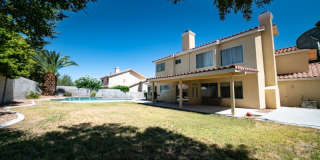 Big Pool Home/Huge Lot/3 car garage/Pets Welcome Gallery 30