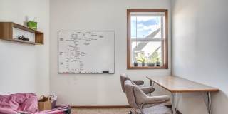 Spacious 5 Bedroom, 2 Bathroom Unit - Close to Campus! Gallery 10