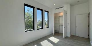 Five Bedroom/Four Bathroom Luxury House in Koreatown Gallery 20