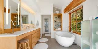 Architectural Seattle Masterpiece with Panoramic Water Views Gallery 17