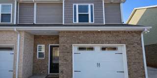 $250 OFF Move In Special! - Modern 3 Bedroom Townhome in Prime Location Gallery 1