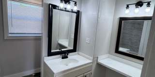 Just off 50th and I-27/ Newly Renovated-MOVE IN SPECIAL!! Gallery 4
