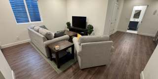 Modern & Light-Filled Home in Central Park – Prime Location Gallery 22