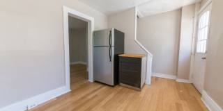 *AVAILABLE NOW* Super Affordable & Renovated 3 Bedroom Town House in the South Side Slopes! Gallery 5