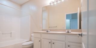 Beautiful 3 Bedroom, 2 Bath with Volume ceilings and Private Garage! Gallery 8