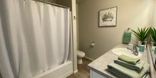 Modern 3 Bedroom 2 Bathroom Townhome Gallery 13