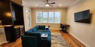 Breathtaking, 2-Bedroom, 2-Bath Condo Near Medical District Gallery 6