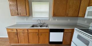 Lawrence-Fort Ben-Oaklandon 3 Bedroom and 2.5 Bathroom Gallery 10