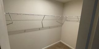Room in 4 Bedroom Home at Bent Willow Dr Gallery 44
