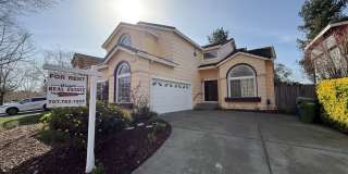 Beautiful 5 Bedroom/3 Bath East Petaluma Home - 545 Almanor Street Gallery 1