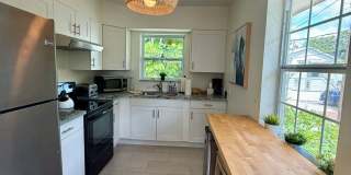 Fully furnished 1/1 Apartment Old NE Gallery 15