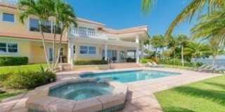 901 SE Riverside Drive Gallery 27