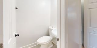 Four Bedroom 2,500 Square Foot House W/Back Patio, Multiple Kitchens/Laundry Facilities Gallery 24