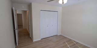 Spacious 3 bedroom duplex with 2.5 baths. Gallery 27