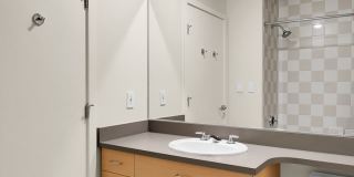 0bd/1ba Bellevue Condo Gallery 17