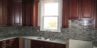 2 Bedroom, 1 Bath Townhome in trendy Bloomfield.  Convenient! Gallery 1