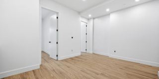 379 Hawthorne Street Gallery 7