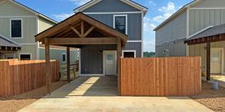 3 Bedroom/2 Bathroom Townhouse • Southside Gallery 1