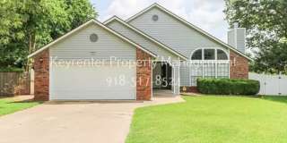 3 Bed 2 Bath South Tulsa with Pool, Jenks Schools 3 Bed 2 Bath South Tulsa with Pool, Jenks Schools Gallery 1