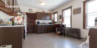 Huge 4 bed in Oak Square Gallery 3