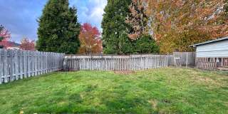 Charming 2 Bedroom Duplex with Spacious Yard in Gresham! Gallery 14