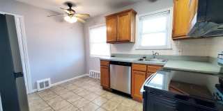 3 Bed - 2 Full Bath Cape Cod for Rent! Gallery 7