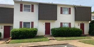 1/2 Mo Off Special   3 bed, 2 1/2 townhome - Sharon Lakes off  S Blvd near light rail Gallery 1