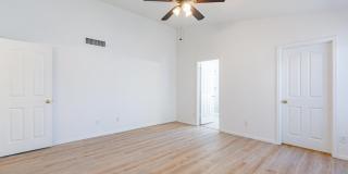 12471 W Holly Street Gallery 28