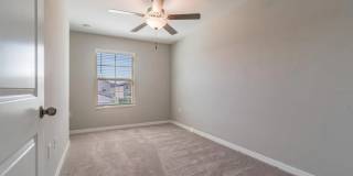 Modern 3BR/2.5BA Townhome with Pool Access & Deposit-Free Living! Gallery 14