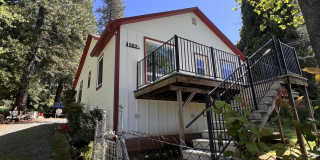 503 1/2 South Auburn Street Gallery 1