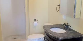 Nice 4 bed in Oak Square Gallery 20