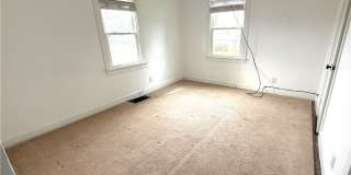 1000 1/2 Van Buren Avenue Gallery 8